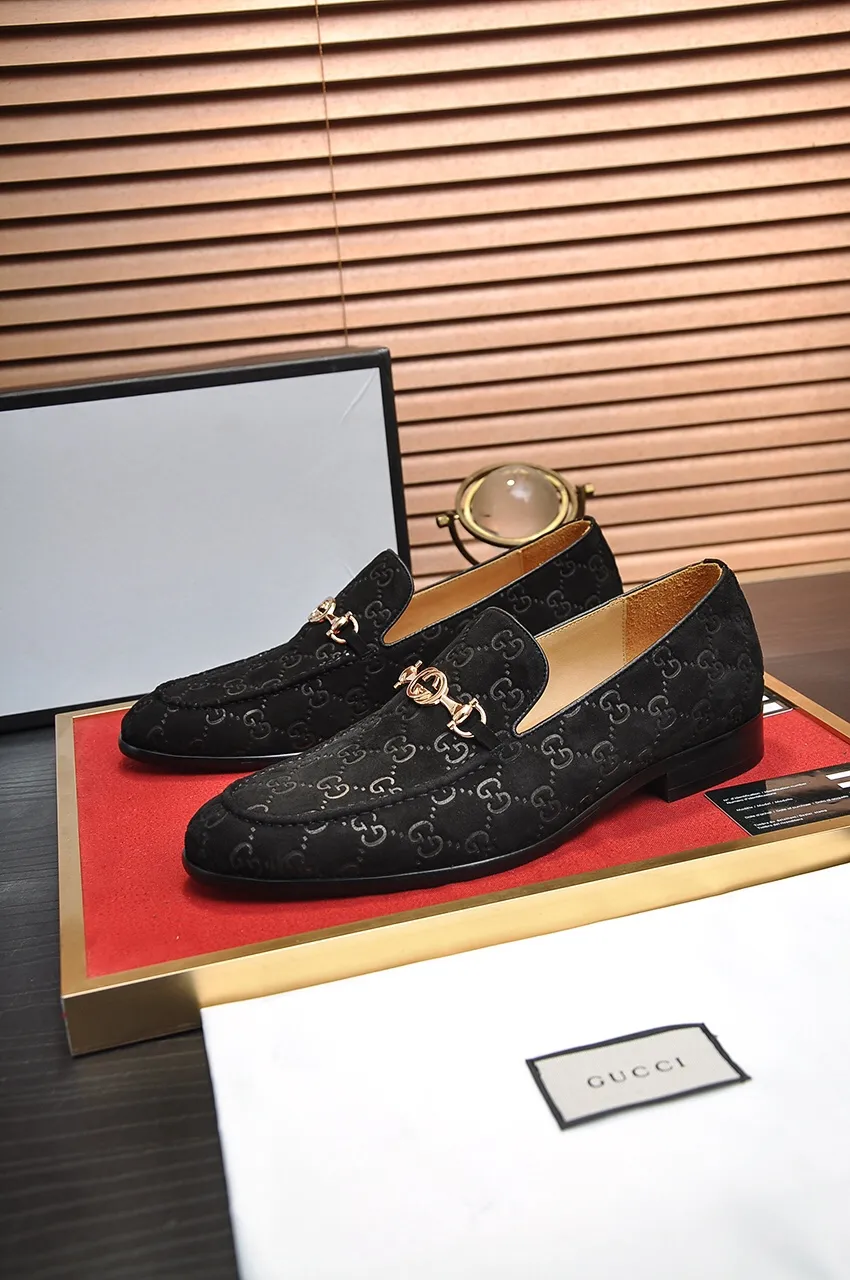 Men's shoes💰500💶Italy's top luxury men's shoe giant (GUCCI) (Gucci) (full cowhide lining) new arrival🍃Original European style🔰 Pleasant to the eye😍In order to make the shoes more durable and non-deformable🌀The production continues to follow traditional methods but there is still no lack of innovation💪Choose original sheepskin for the leather♻️ Smooth and natural And extra bright ⭐Made of imported cowhide, the first choice of rich people 38-45 (45 customized)